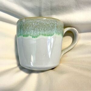 *GUC* BEE & WILLOW Stoneware White w/Green Flow Pattern Coffee/Tea Mug - #22017